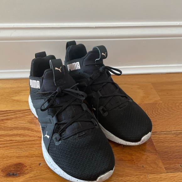 Puma Black and‎ White Sneakers - Picture 5 of 6